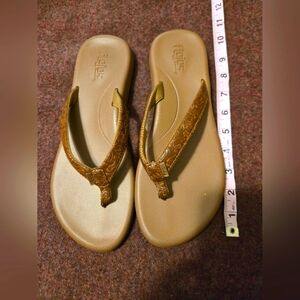 NWOT Women's Flojos Flip Flops Size 10